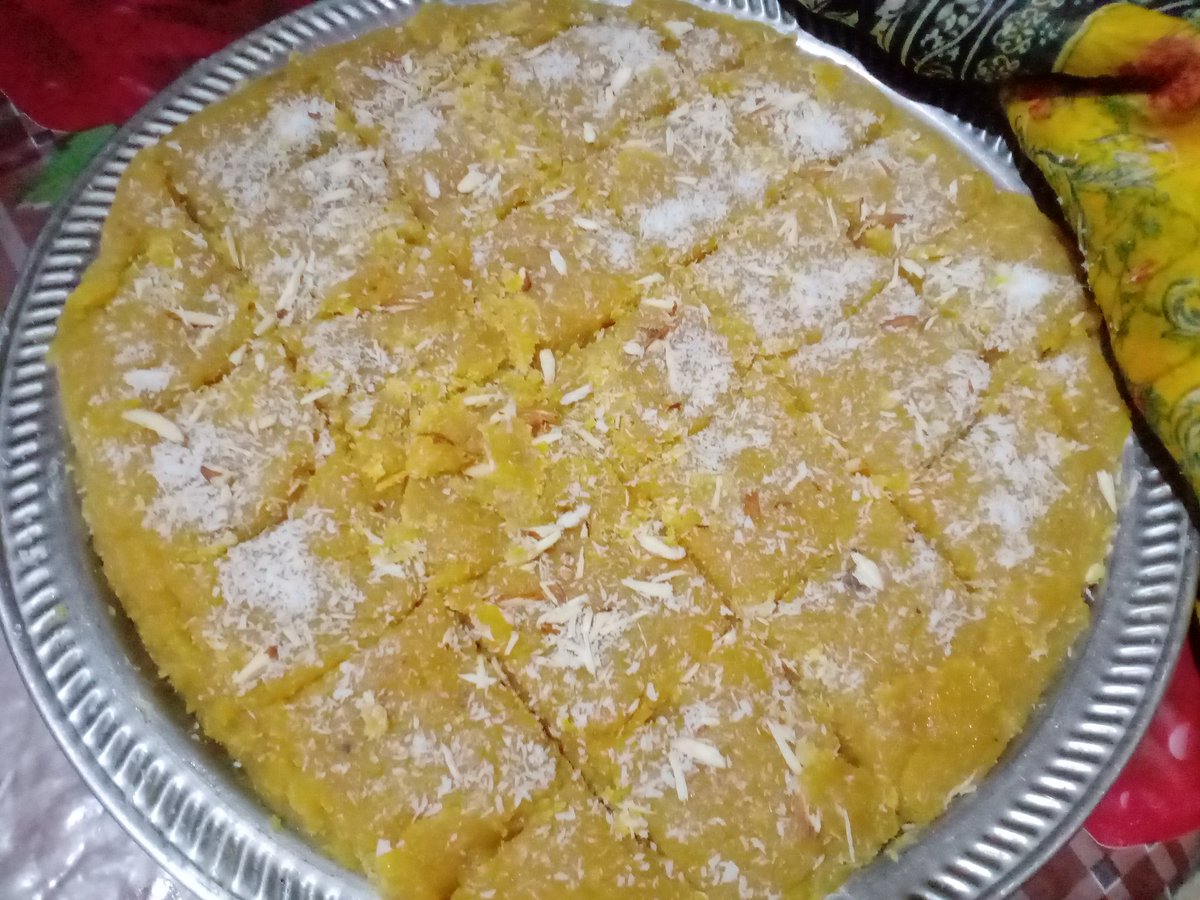 MrsShah13982303's tweet image. Aj Shab E Barrat Shab Tuba Hai.Allah Hum Sub Ko Is Fazilaton Say Faizyaab kare Or Hum Sub K Sagira O Kabira Ghuhaon ko Muaf Kare Aameen 
Chane Ki Daal Ka Halwa Cocked By Me 
You Like it 
@WaseemBadami
@iqrarulhassan #AllBadamins