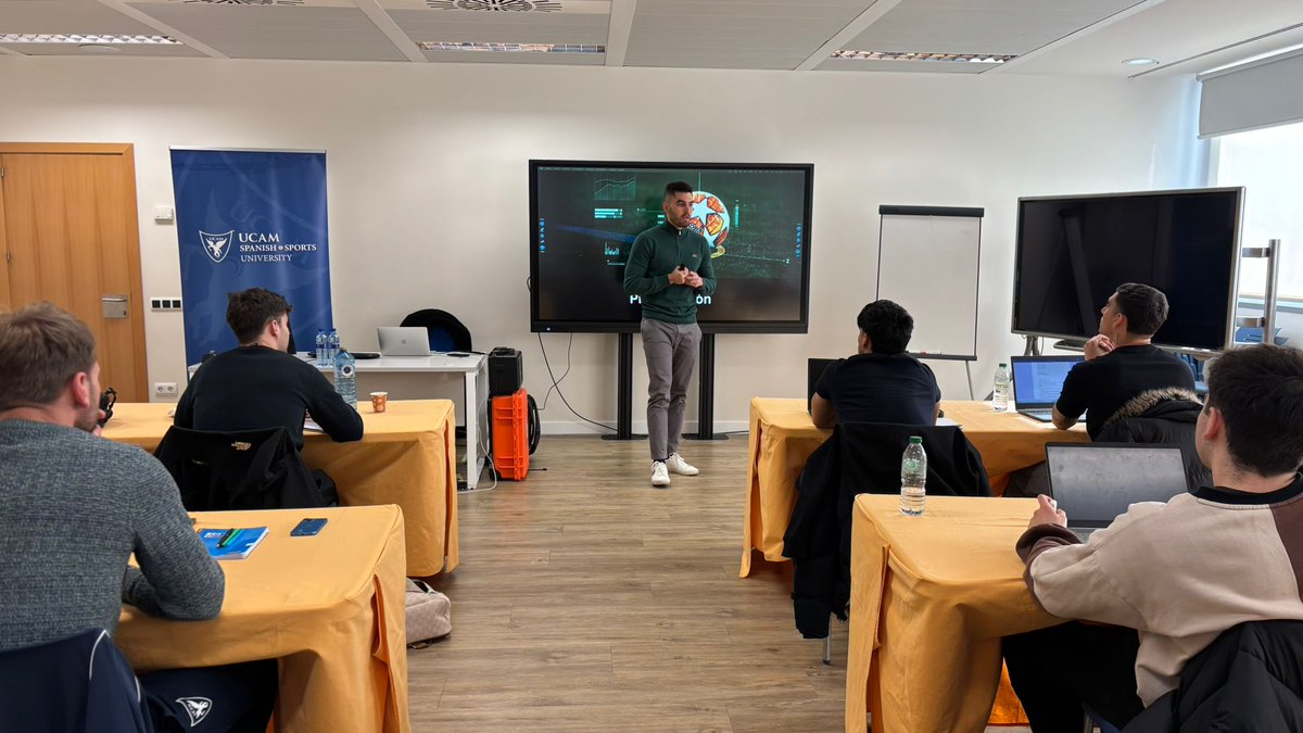 UCAM_Sports_Uni's tweet photo. ⚽Máster de Preparación Física y Readaptación Deportiva en Fútbol

Nuestros alumnos vivieron una jornada única el pasado fin de semana, en la que profundizaron en la planificación del entrenamiento, la nutrición del futbolista y la rehabilitación https://t.co/g3UMELMWNh