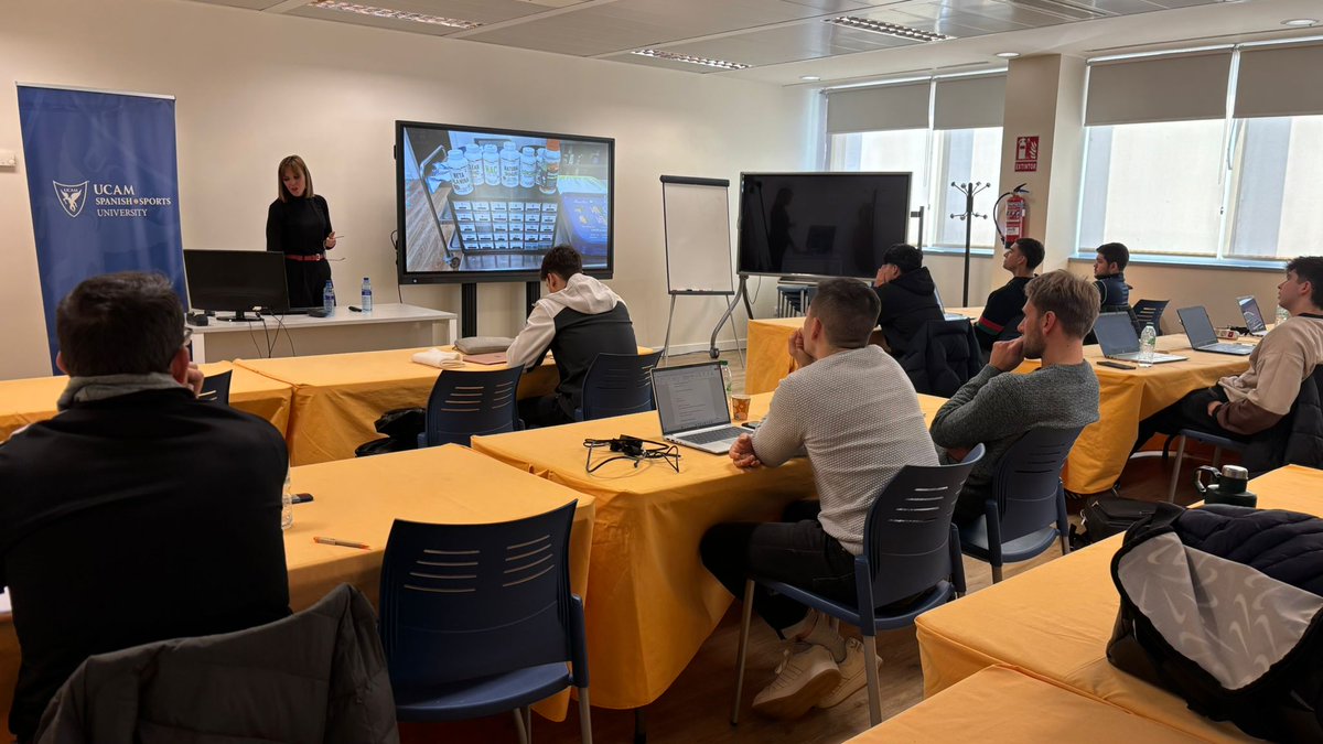 UCAM_Sports_Uni's tweet photo. ⚽Máster de Preparación Física y Readaptación Deportiva en Fútbol

Nuestros alumnos vivieron una jornada única el pasado fin de semana, en la que profundizaron en la planificación del entrenamiento, la nutrición del futbolista y la rehabilitación https://t.co/g3UMELMWNh