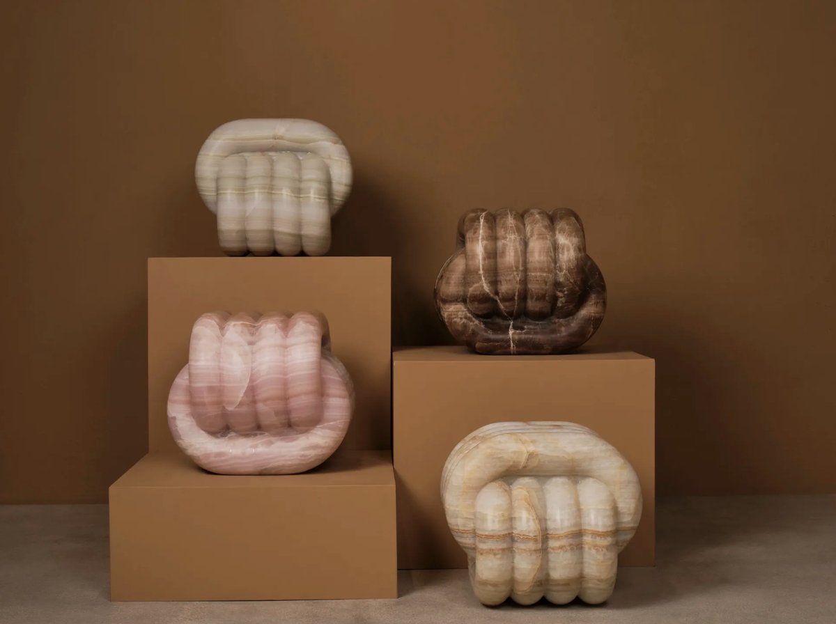 THEFARMparis's tweet image. 🕳 #DesignFocus : Soft rock: Kelly Wearstler unveils new stone furniture with ARCA at Design Miami

Kelly Wearstler has joined forces once more with stone brand ARCA to create interlaced onyx furniture with a soft appearance

♟ Ali Morris via @wallpapermag 

•••…