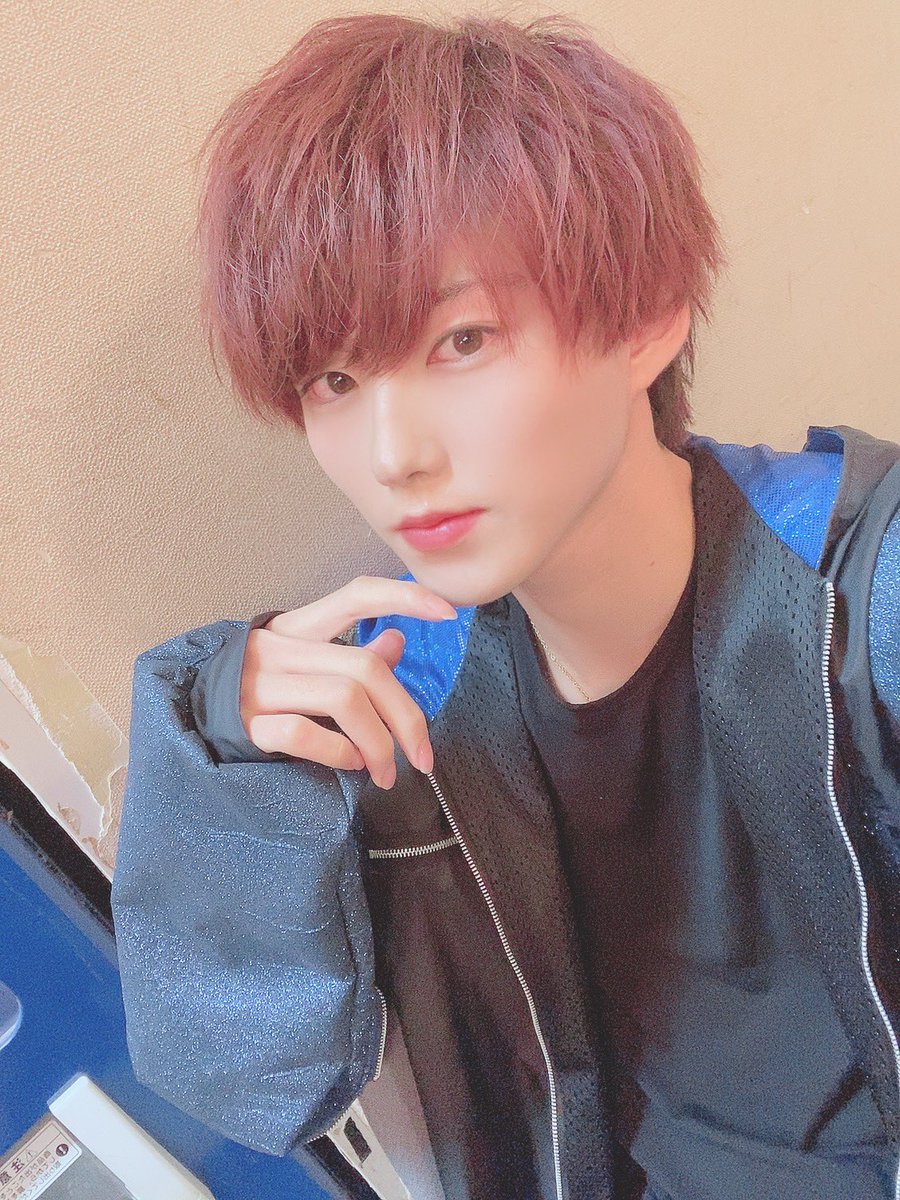 の青いメッシュが特徴。若葉竜也君は弱気な性格であり石黒英雄から脅されていた。真山明大君は生徒。玉森裕太はリーダー格。賀来賢人は他の3人と共に玉森裕太を取り巻いて行動している。森崎ウィン君は他の3人と共に玉森裕太を取り巻いて行動している。平山あやは英語担当。佐藤二朗は国語担当。江波杏