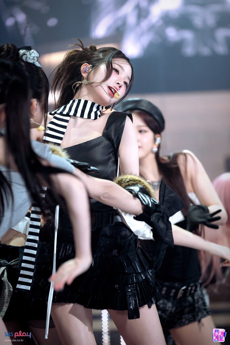 wonyoungdollz's tweet photo. (2) Wonyoung Inkigayo Pics (4K) ✨

#장원영 #JANGWONYOUNG #IVE https://t.co/mOsaBz0hza