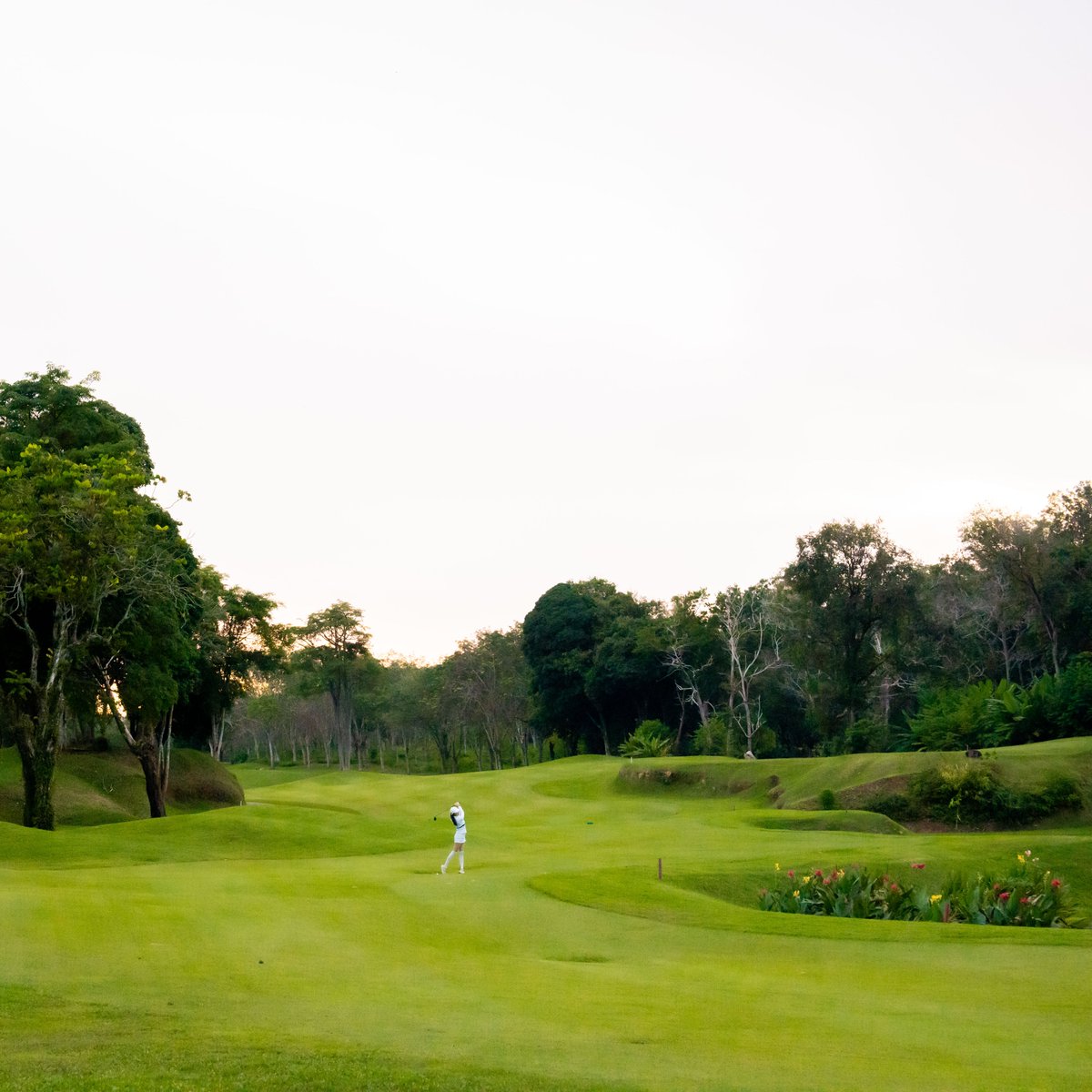 GolfLinkPhuket's tweet photo. No better way to spend a day than on the green... ⛳🌿
.
#GolfLink #BlueCanyon #BlueCanyonCountryClub #golfinfluencer #GolfInfluencers #GolfTournament #InfluencerEvent #GolfCommunity #ExclusiveGolf #GolfChallenge #SwingIntoAction
#PhuketThailand https://t.co/r8lBRgICHP