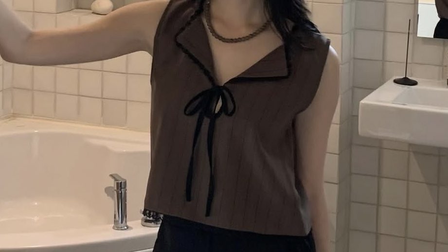 itfeelstory's tweet image. อันนี้จะเป็นลุคที่ดูแพง ดู formal ขึ้นมานิดนึง คือแมชไปทำงานได้ สวยมาก ดูลูกคุณขึ้นมาทันทีอะ ดีไซน์สวยไม่ซ้ำเลย ยังอยู่ในงบ 400 บาท