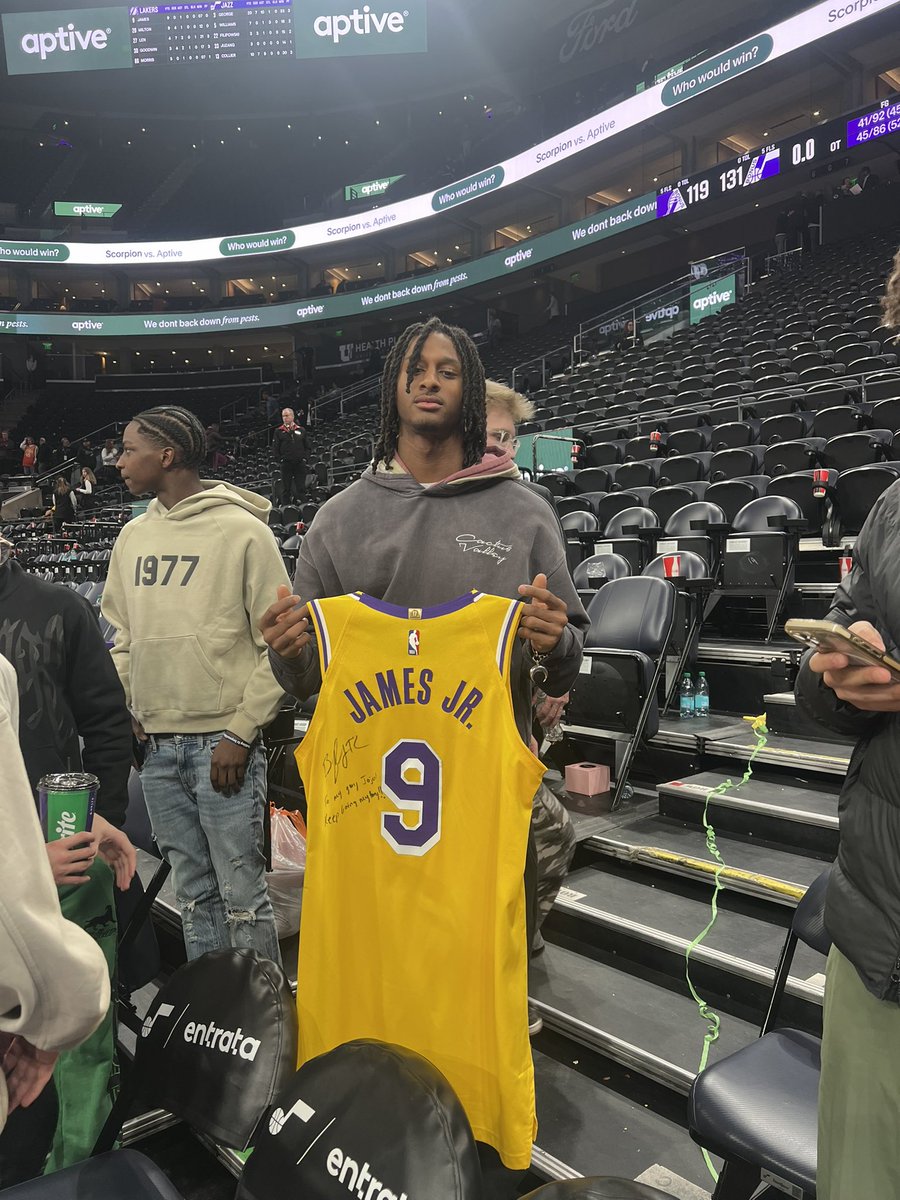 Bronny gave his jersey to former high school basketball teammate, BYU WR Jojo Phillips. 

Also at the game from BYU Football - Jake Retzlaff, Weylin Lapuaho, Bruce Mitchell, Keanu Tanuvasa, Tre Alexander, Keelan Marion &amp; Elijah Crawford from BYU MBB.