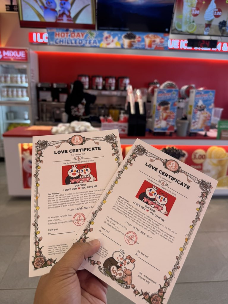 izbaidilleh's tweet photo. Menangis aku cari sijil cinta mixue ni area Sepang. Outlet kelima baru jumpa 😭 https://t.co/bkiA05MQ4S