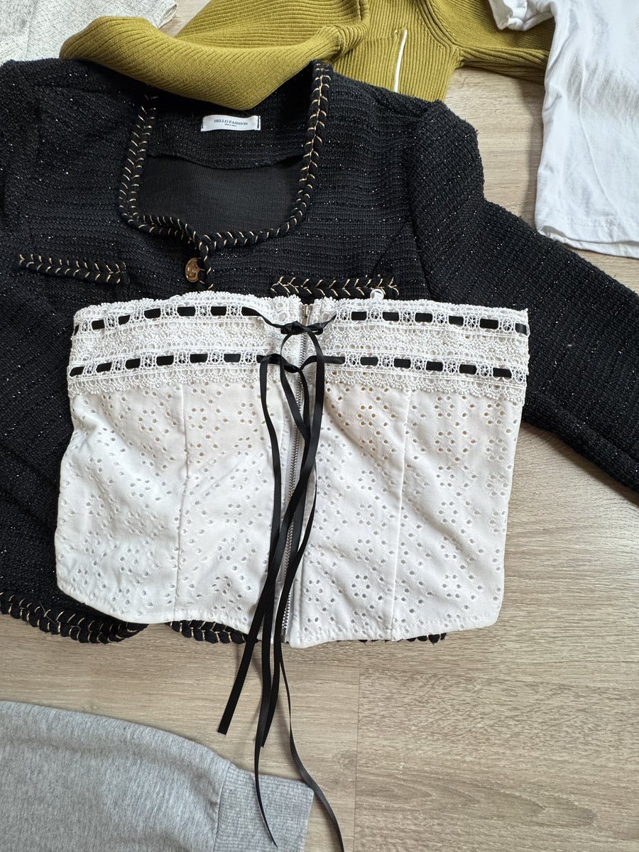 phinfa_ting's tweet photo. 10 เกาะอกได้ สายเดี่ยวได้มีสายในตัว 
🍒49
#ส่งต่อเสื้อผ้ามือ2 #ส่งต่อvghbkk #ส่งต่อเสื้อผ้ามือสองสภาพดี #ส่งต่อเสื้อผ้าราคาถูก #ส่งต่อstylistshop #stylistshop #cintageshop #ส่งต่อcintageshop #vghbkkมือสอง #เสื้อผ้ามือ2 #loonny #เสื้อผ้าใส่ทำงาน #vghbkkมือสอง #Riley #komegirls https://t.co/UWfk7FtKUE