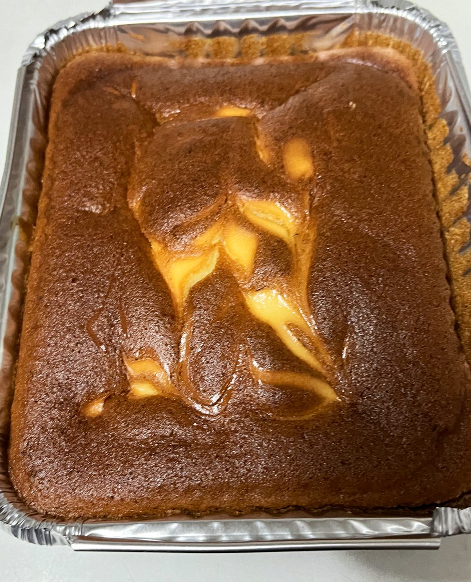 Hottonerdd's tweet photo. Banana cake with cream cheese ๐๐ง #baketime https://t.co/lnle1N0apT