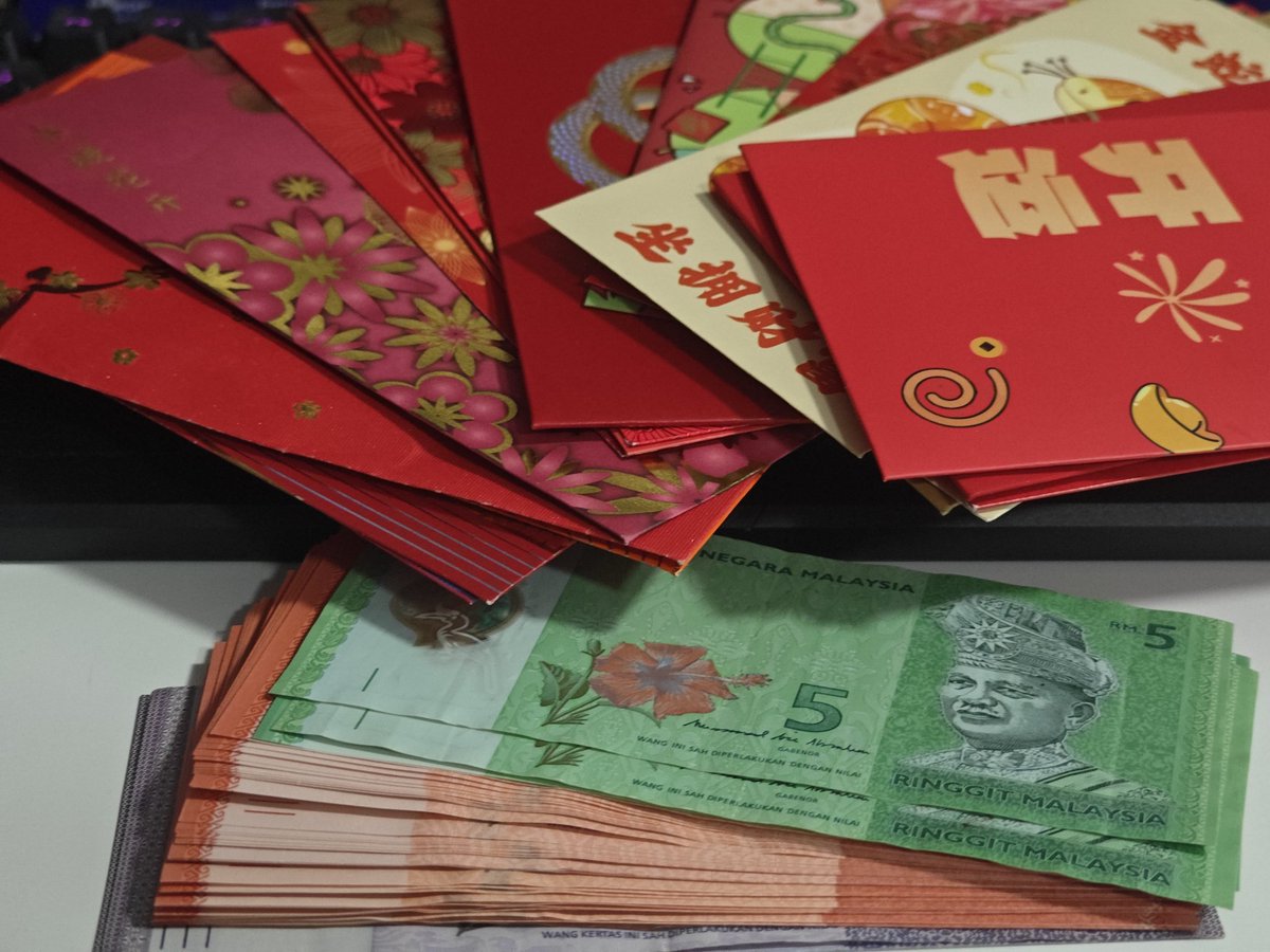 开红包的时间到了😍，
安康，财富，福气，喜气，吉祥如意，步步高升 通通有 ！！ 
好像没看到桃花呐🌸🏵️？