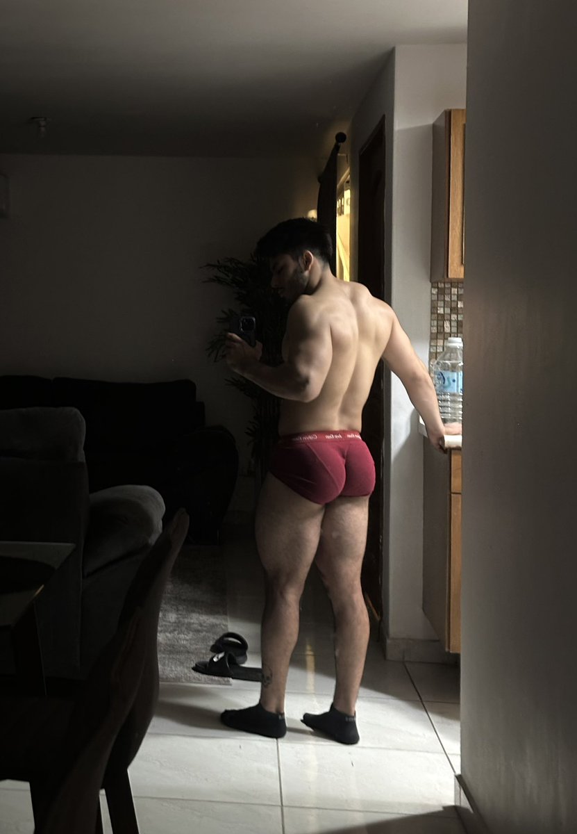 jorgecardenaxxx's tweet photo. Rojo amor 🎈🎈 https://t.co/vzAzOi3HQc