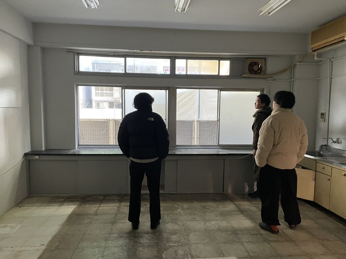 dsukearc's tweet photo. また、4月には事務所を移転し本町橋オフィスが完成しますが、その支店長となります。
何するってわけじゃないんですけど…笑
事務所はシェア書店・カフェ・バー・イベントスペース、そして設計事務所…となっておりますが、色々と仕掛けていきたいと思います！
今後ともよろしくお願いします〜◎ https://t.co/71k7Q5iF79
