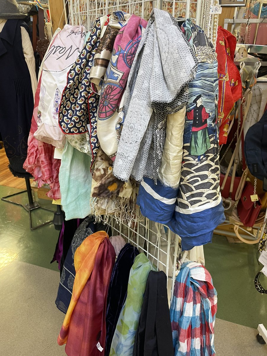 bonbon1373's tweet photo. 春らしいスカーフがいっぱいで
かわいい🩷

#ちゃくちゃくちゃく上尾店
#古着屋
#ちゃく3 https://t.co/Li5iXy4IIA