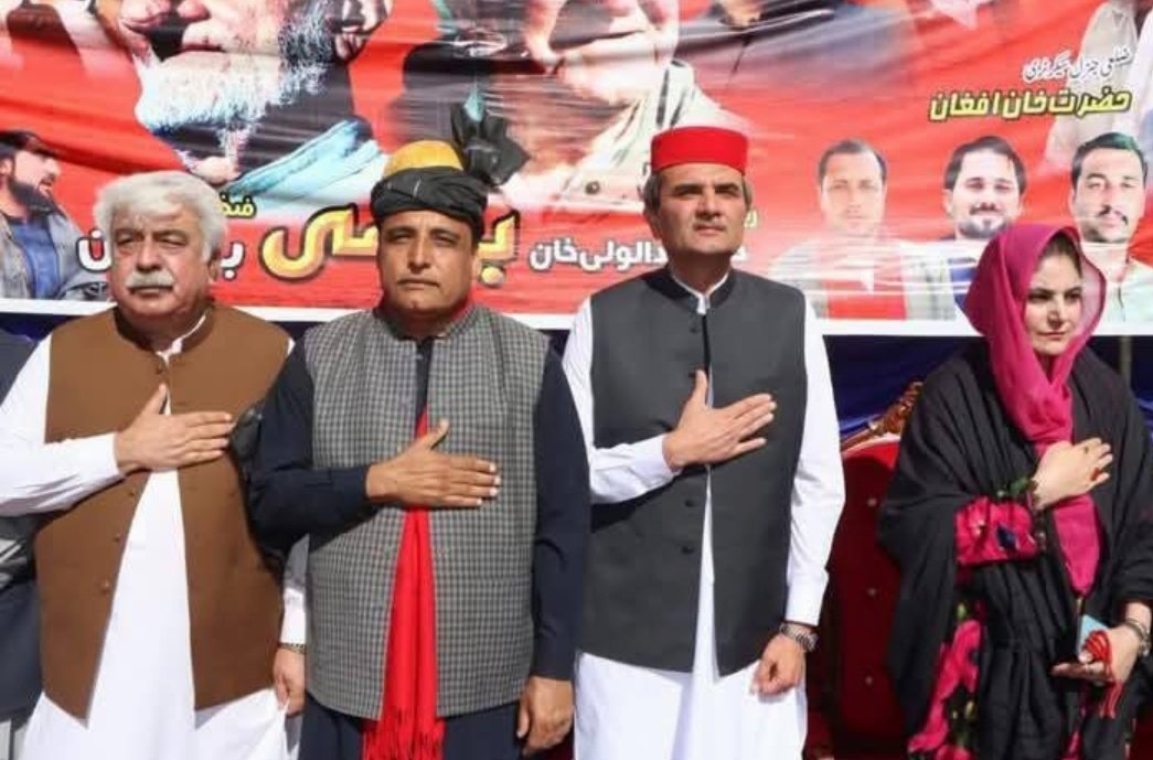 MehranSuriANP's tweet photo. فخرافغان باچاخان کی 37ویں اور رہبرتحریک، قائد جمہوریت خان عبدالولی خان کی 19ویں برسی کی مناسبت سے عوامی نیشنل پارٹی ضلع مومند کے زیراہتمام جلسہ۔ سابق وزیراعلیٰ امیرحیدرخان ہوتی کا خطاب۔
#AmeerHaiderKhanHoti | #BachaKhanMonth2025 @HaiderHotiANP @AimalWali https://t.co/xhkf3wTINk