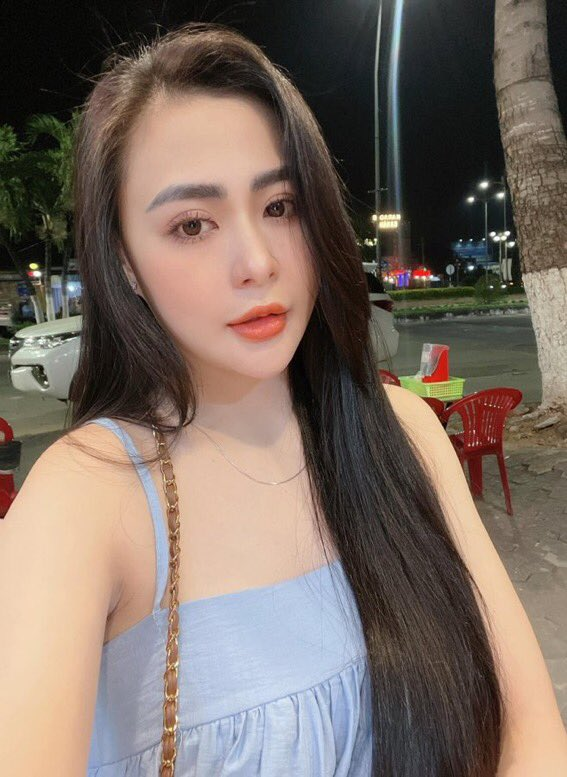 QuynhHoaceo's tweet photo. Kèo mới cuối tuần chị gái 32 tuổi độc thân chưa chồng con muốn tìm e trai tâm sự vui vẻ để thoã mãn nhu cầu , k can thiệp cuộc sống riêng ,chu cấp tiền hậu hĩnh nghiêm túc nhắn tin cho chị https://t.co/oq3UEfnnBE