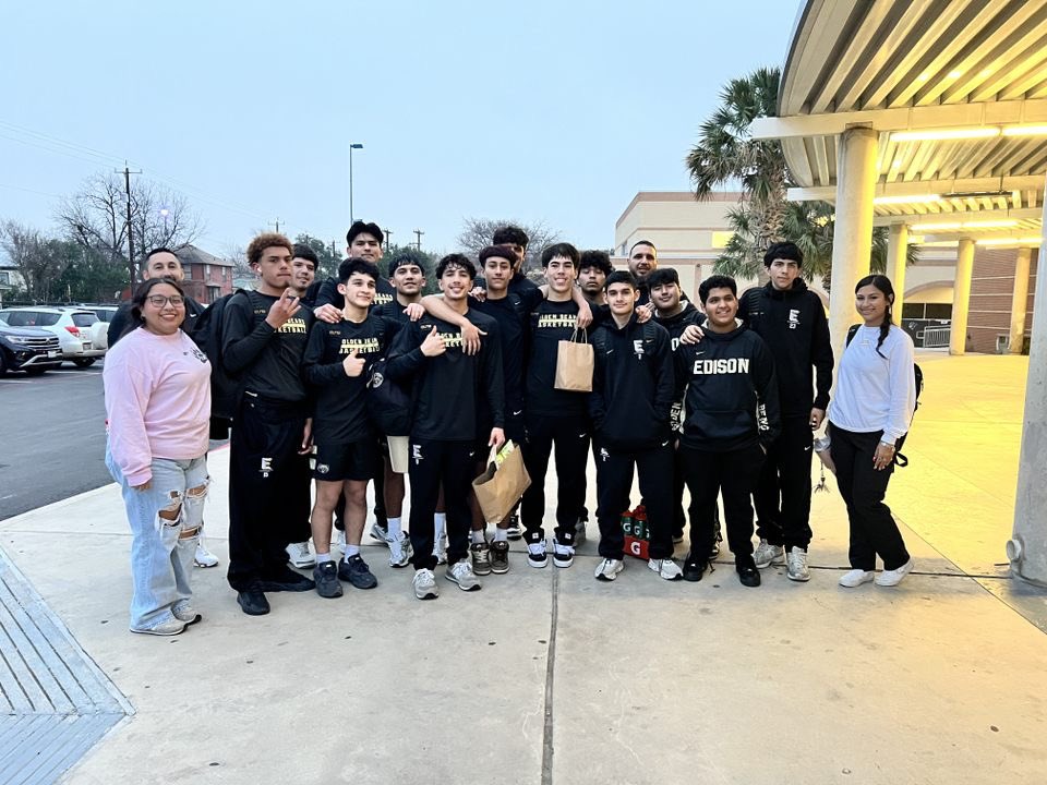 🚨Your Golden Bears are Playoff Bound🚨

🆚 John Jay Mustangs 
📆 Tuesday, Feb. 18, 2025
⏰ 6pm
📍 Paul Taylor Gym