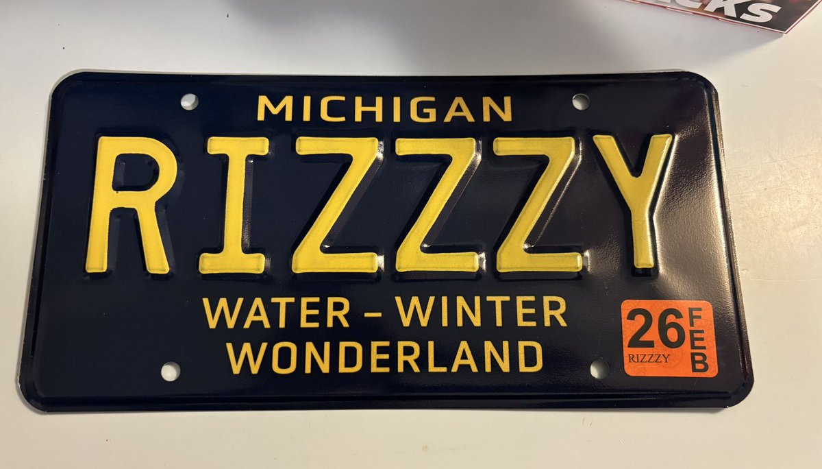 ColorMeAwesomer's tweet image. Facts about me