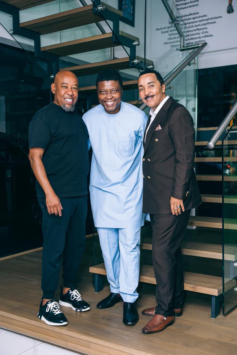 Great things don’t happen in isolation—they happen in community. Your peers need you as much as you need them. Find your tribe, stand in their corner, and watch each other flourish. #quoteoftheday #DrAwesomethinks <a href="/davidmolapo/">Dr. David Molapo</a> <a href="/TKMzilikazi/">mzilikazikhumalo</a>