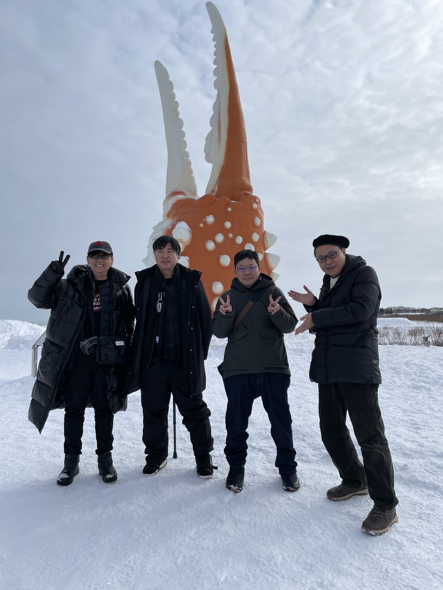 chimarisan's tweet photo. 『オホーツクに消ゆ』ツアーには、堀井雄二さん、塩崎剛三さん、荒井清和さん、上野利幸さん、折尾一則さんなどのレジェンド制作者の方々も参加され���した。交流や写真撮影、サインの機会も頂けました。

子どもの頃からの自分にとってのアイドルの方々で、非常に素敵で格好良かったです！ https://t.co/DYcehaEyVP