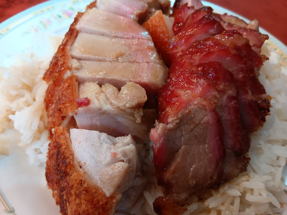 palealetravel's tweet photo. Some days you have to do the 'Siu Mei Bang-Bang'. Today was the legendary Sun Kwai Heung and it's neighbor adjacent Kingwell Cafe in Chai Wan. #siumei #bbq #charsiu #hongkongfood https://t.co/H8AaIzo2XL