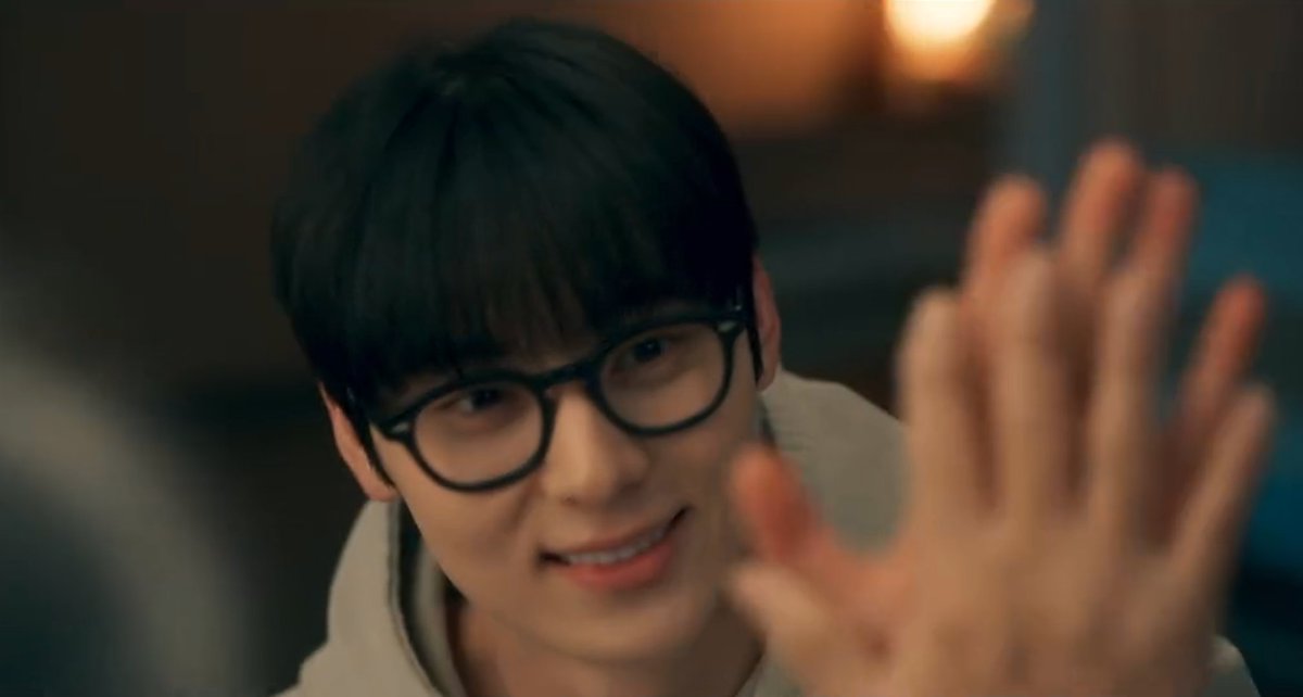 CitrocityB's tweet image. Aww he met the grandpa version of himself. 🥰

#studygroup #studygroupep7