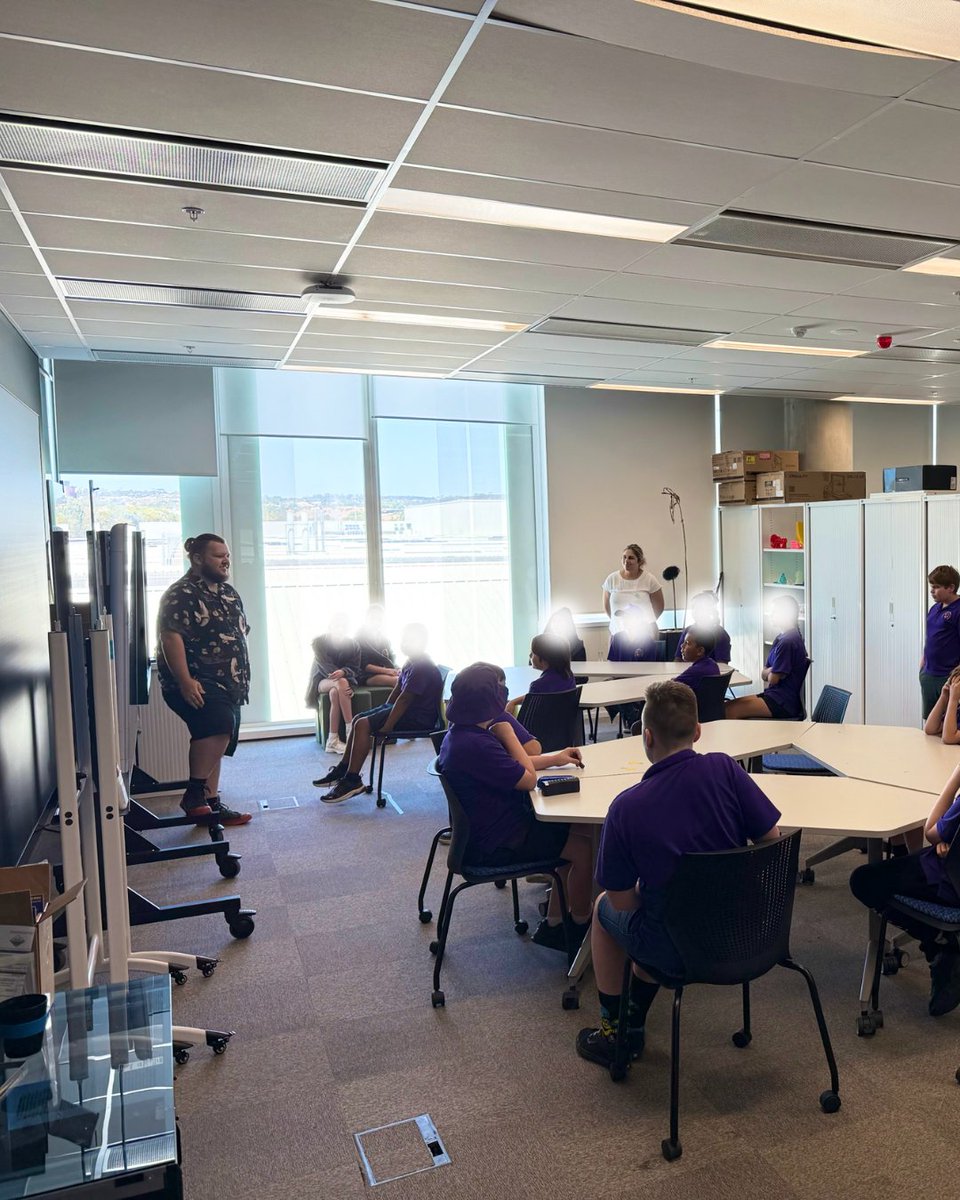 Inspiring the Next Generation! 
Last week, we welcomed a class from Christie Downs Primary School to Flinders New Venture Institute. We challenged them to see problems differently, leading to creative solutions—like dance-activated doors to avoid germ covered door handles! 💃