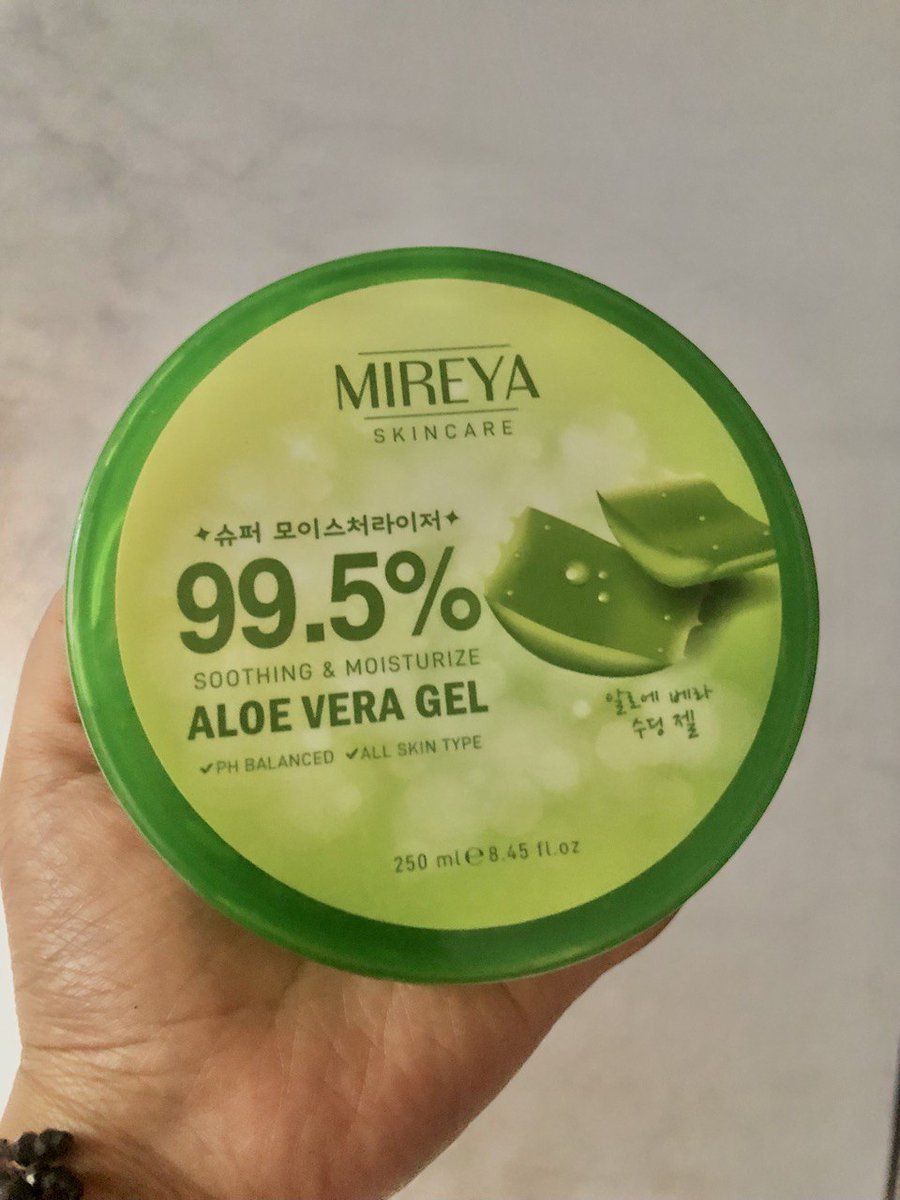 mutiaraanabell's tweet photo. Mau sungkem sama produk-produk temuan ku ini ❣👏 
wanginya semerbak enak seger gitu, teksturnya gel klo dipake dingin tanpa masuk kulkas. https://t.co/rShzGVFzee