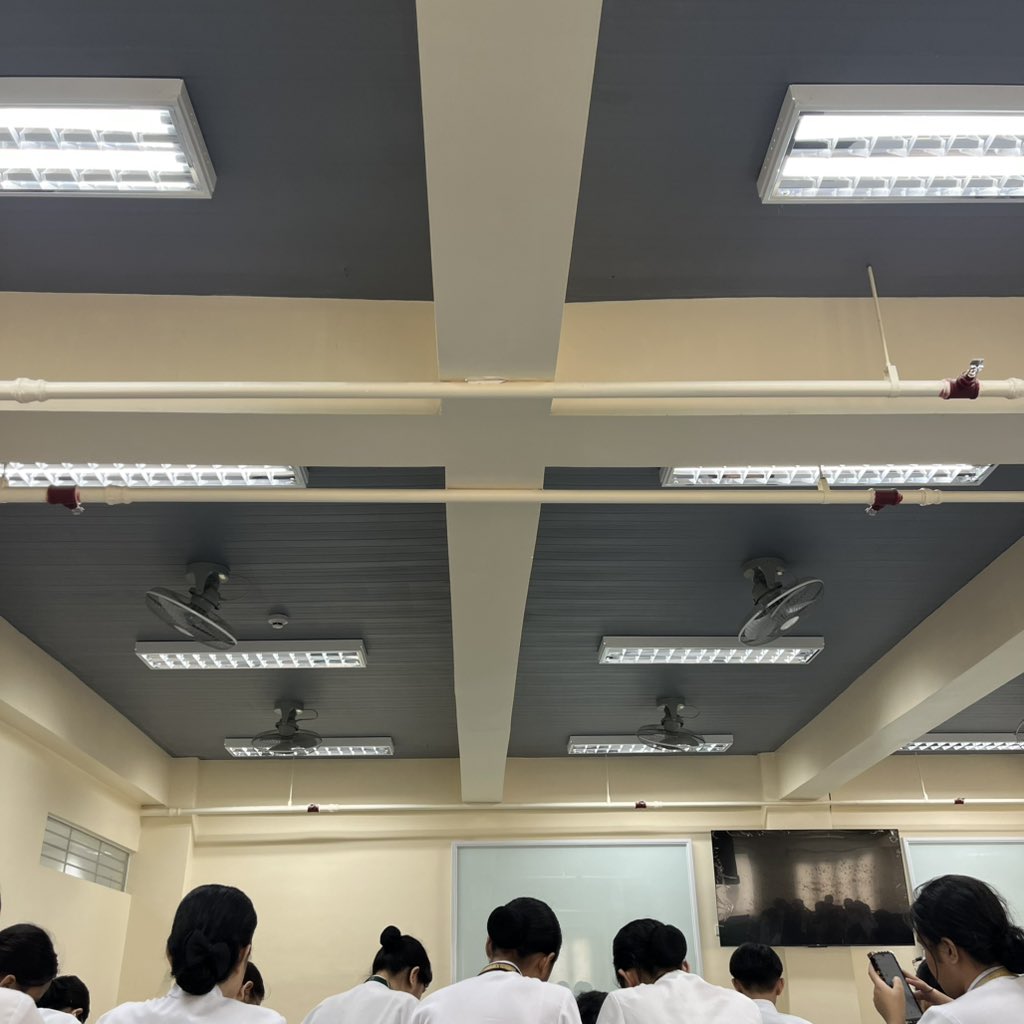 _moyii's tweet photo. geo came to school w me today ! <3 https://t.co/SRoepfbq6E