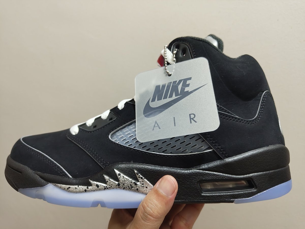 Anjerasu's tweet image. This year happens to the #Jordan Shoes 25th Anniversary. 

It's been awhile since I added anything to my sneaker collection so what a way to start the year with some fresh new Kicks 👟 #AJ1 #jordan3 #jordan5retro