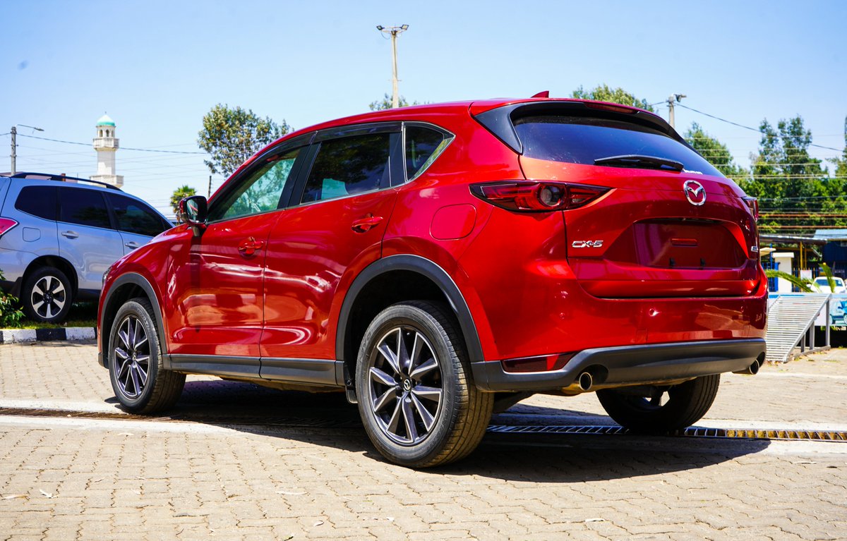 DriversMartKe's tweet photo. Notable features and specs include
-Mileage 55,000 KMs
-2.5-liter (2500 CC) petrol engine
-6-speed automatic transmission
-56-liter fuel tank
-A cabin comfortable for five
- iStop, TCS, ESC, lane-keeping assist, and more. https://t.co/UgXczzn4Iz