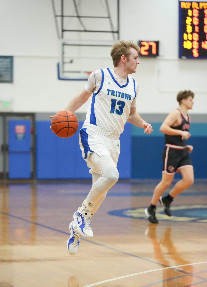 EdmondsTritons's tweet image. Triton basketball earns an important sweep at Shoreline tonight. 

@EdmondsHoops W (85-78)
🏀 Linhardt 24 pts (season-high); Motley 15 pts; Lockhart 12 pts.

@EdmondsWBB W (71-48)
🏀 Jackson, K. 23 pts; Gabriel 18 pts; Uusitalo 12 pts; Hoolulu 9 assts.

#TritonPride