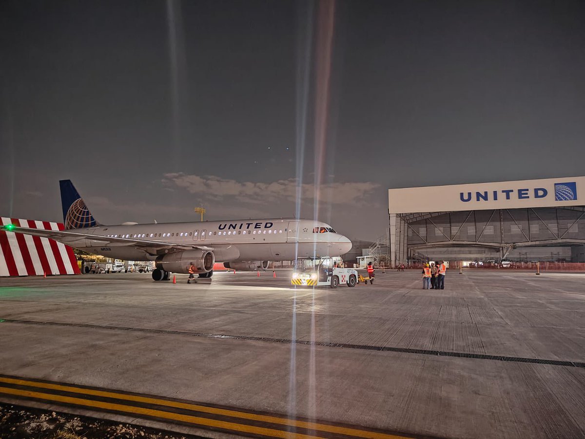 JoseDeGallardo's tweet photo. Congratulations to our maintenance team in MEX. First AC in their hangar to perform A check service. #WeAreUnited https://t.co/X4rKdoGX45