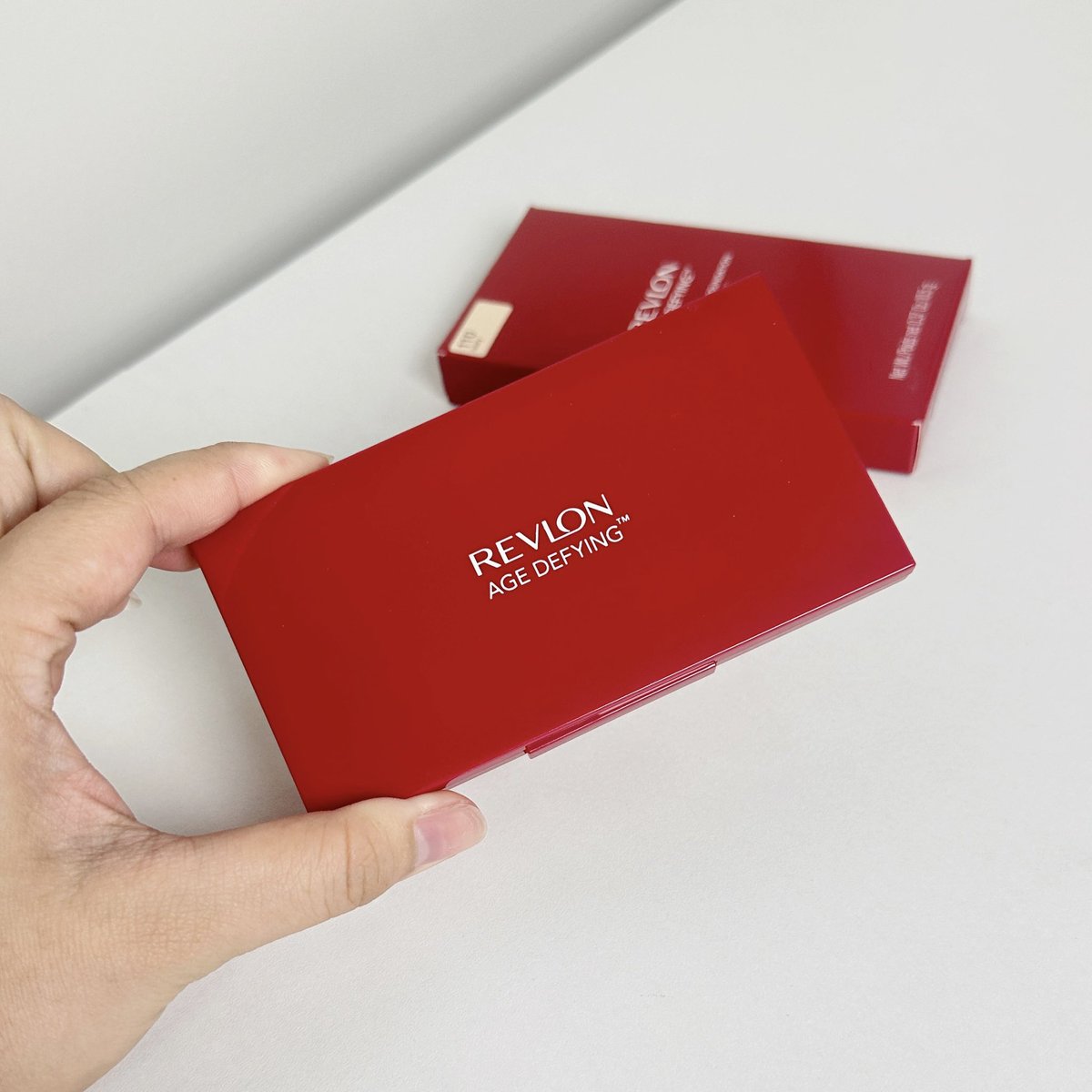 aispdiary's tweet photo. ผิวสวยเหมือนเกิดใหม่ Revlon แป้งพัฟผสมรองพื้น เนื้อแป้งนุ่มมาก เนียนมาก ปกปิดดี แต่ไม่หนา สบายผิว มีส่วนผสมของสกินแคร์ที่ช่วยบำรุงเรื่องริ้วรอย ไม่ทำให้หน้า crack ใช้วันธรรมดาได้หรือจะจัดเต็มออกงานก็ไม่แพ้ใคร! #RevlonThailand #Totallook #ใช้จริงรีวิวจริง https://t.co/dRJfTGYrAE