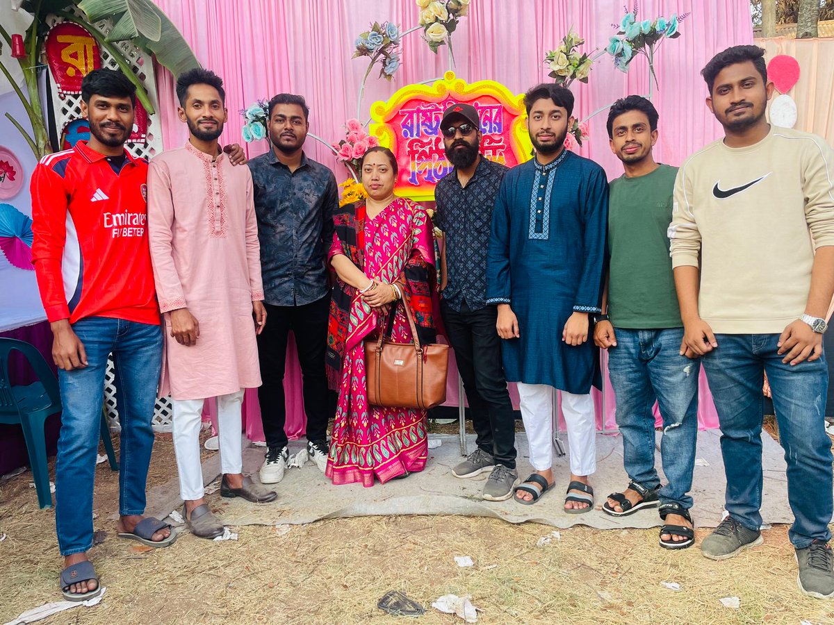 InjamolHok's tweet photo. বসন্ত উৎসব - ১৪৩১ বঙ্গাব্দ। 🥰🥰 https://t.co/HAd2i3sRhz