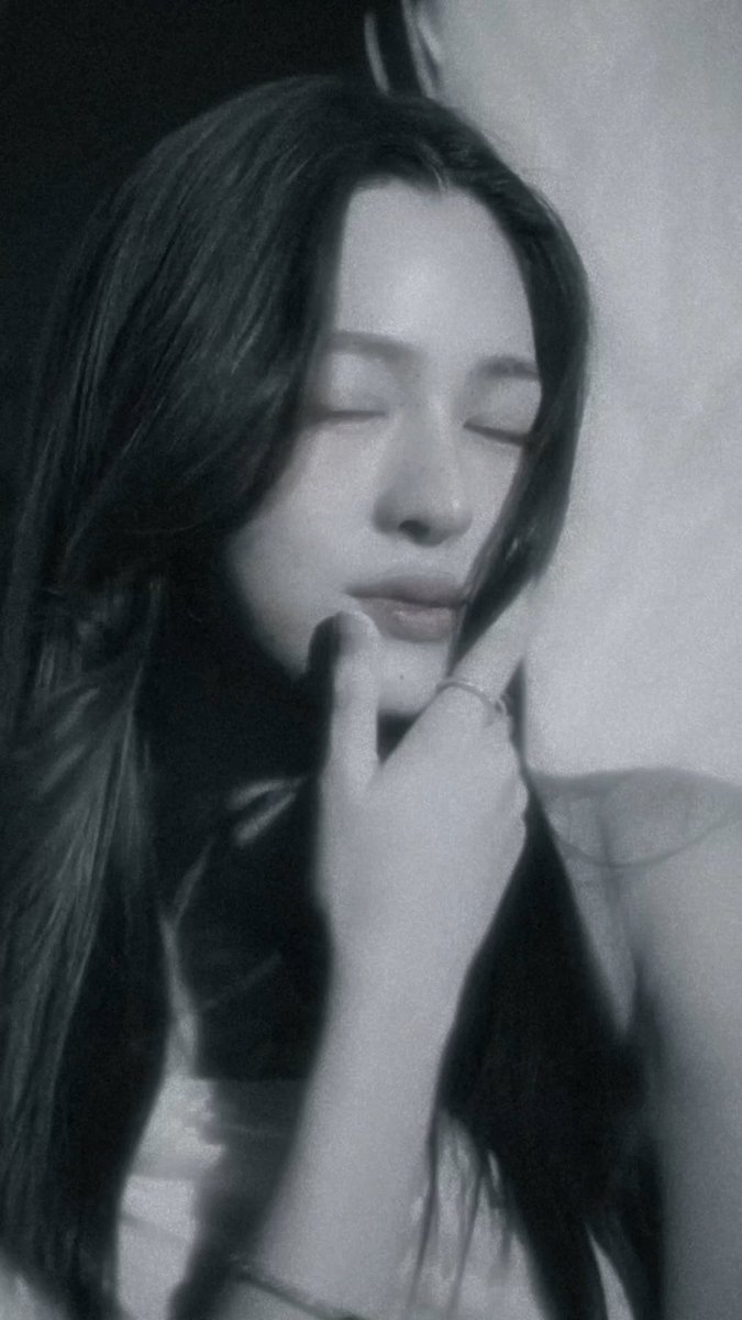 흑백 자극 심하다….