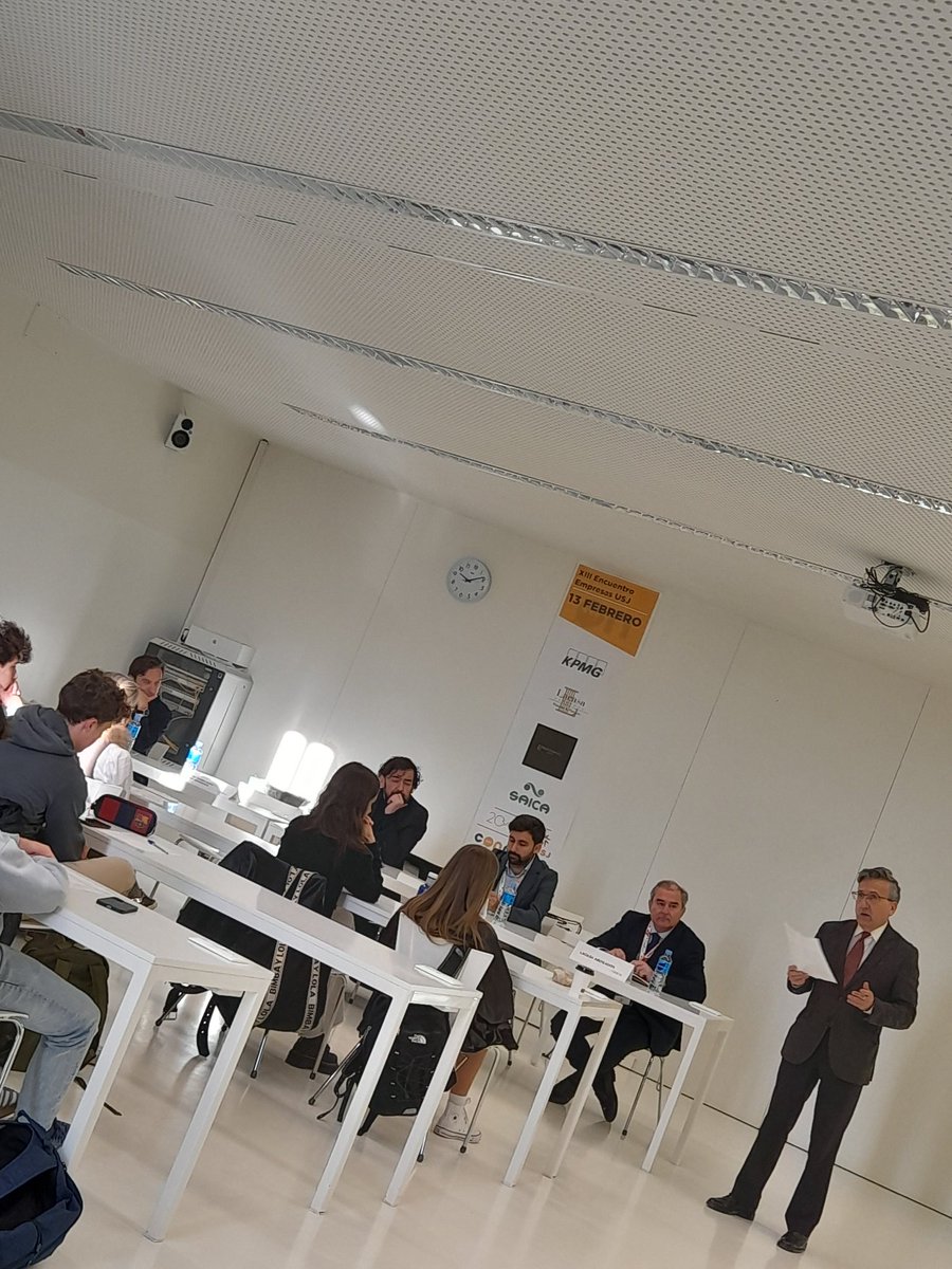 Comenzamos la XIII Edición del #UsjConnecta! 
Arrancamos motores con la actividad para <a href="/ADE_USJ/">Grado de ADE USJ</a> y Derecho.
Nos acompañan <a href="/SaicaGroup_es/">Saica Group</a> , <a href="/abanteasesores/">abanteasesores</a>, <a href="/KPMG_ES/">KPMG España</a>, PH Abogados y Lacasa abogados.
¡¡Bienvenidos!! 👋🤗
<a href="/_usj_/">Universidad San Jorge</a>