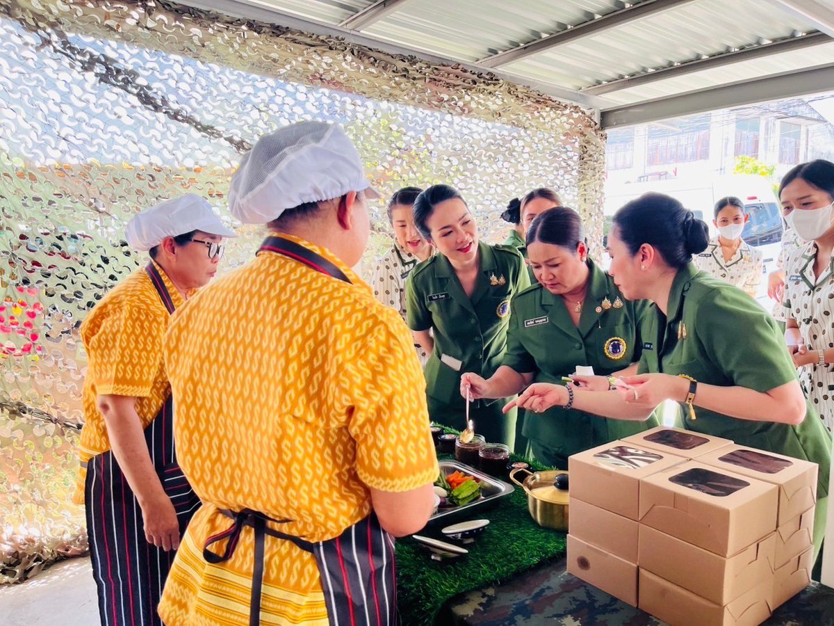 TANKKER1005's tweet photo. วันที่ 11 ก.พ. 68 คุณอมรรัตน์ รอดบุญธรรม  ประธานสมาคมแม่บ้านทหารบก สาขา พล.ม.2 รอ.พร้อมคณะฯ ร่วมตรวจเยี่ยมการดำเนินกิจกรรมสมาคมแม่บ้านทหารบก สาขา ม.4 รอ.
#สมาคมเเม่บ้านทหารบก
#กองทัพบก
#กองพลทหารม้าที่2
#หมัดเด็ดกองทัพบก https://t.co/W1qcAAaaRX