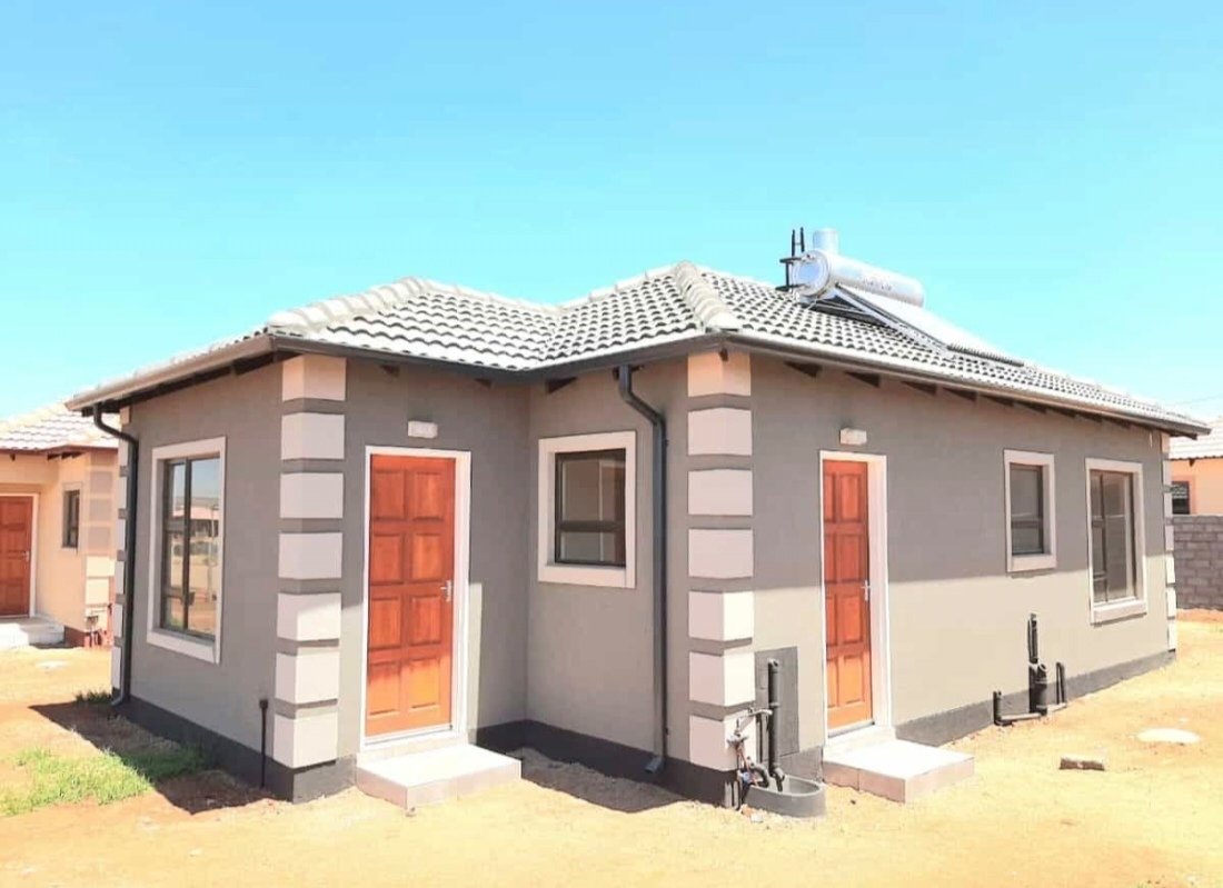 RotendaMaiwashe's tweet image. Everyone deserves a safe and affordable home. With #FLISP and #Zakhelikhaya government has made it so easy for everyone to have their first time homes. Do your research and get your new home
🎉🔑 @The_DHS Visit this website for more
nhfc.co.za/finance-soluti…
