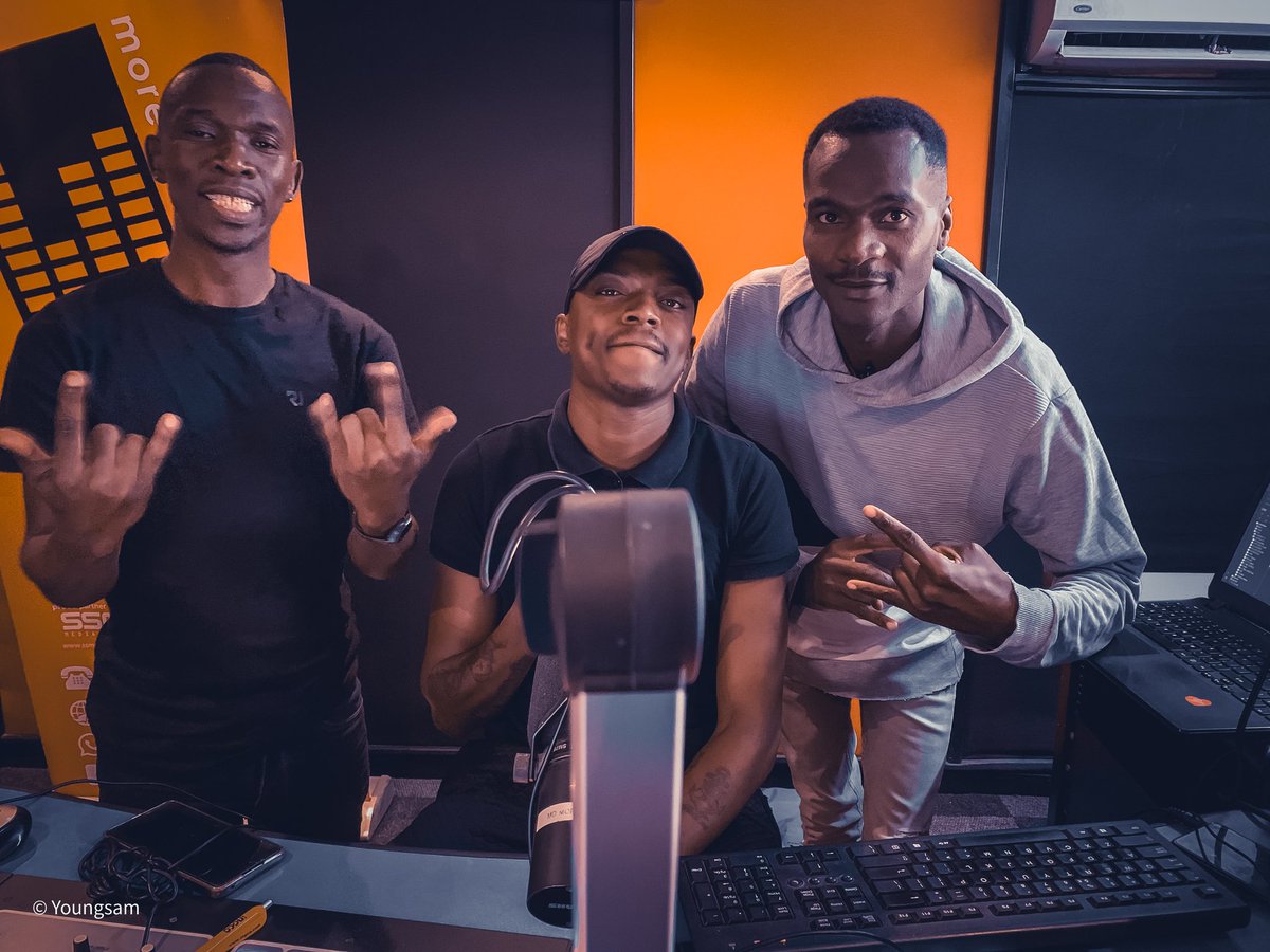 Youngsam____'s tweet photo. It’s World Radio Day. A Celebration Of The Power Of Radio To Connect, Inform, And Inspire! 😍🏌‍♂️

What Drives You To Listen To Radio? 

#HouseConnect #MoreteleFM https://t.co/25Dt7lE8Eu