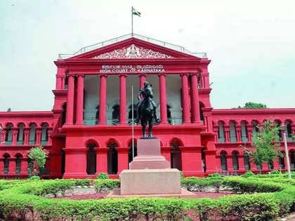 LawChakra's tweet image. #KarnatakaHighCourt #MunnirathnaCase
Karnataka HC has adjourned the plea by BJP MLA Munnirathna seeking to quash the 2024 extortion case filed on a complaint by a BBMP contractor. The matter is now scheduled for hearing on March 7. #ExtortionCase #BBMP