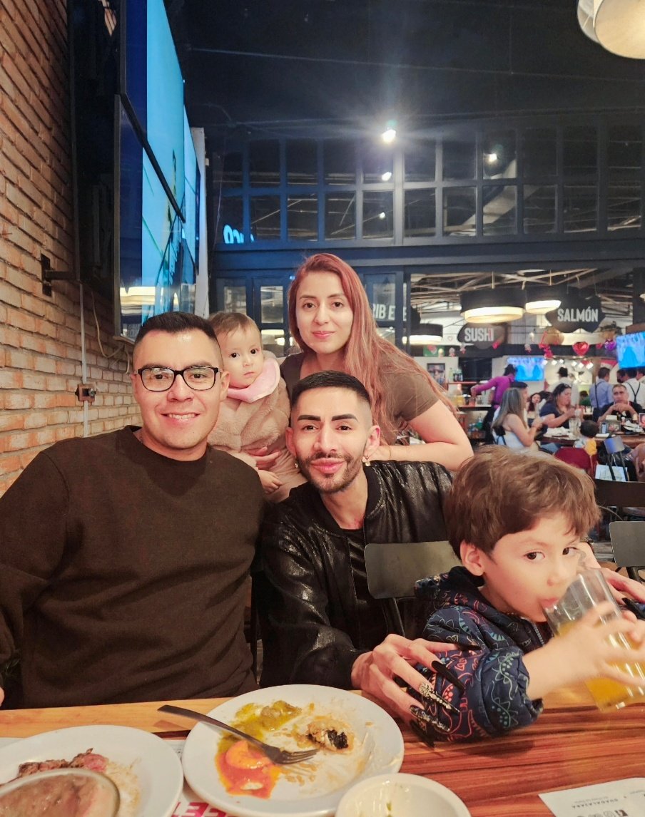 DramaQueenRemix's tweet photo. Festejando con mi #Familia en #LaVaca 🖤 la bendición que es tenerlos en mi vida! 🙏 Son el mejor regalo de cumpleaños 🎂 #Mamá #Paty @Jaquigzn #Mor #Leah #Cuñado 🖤 https://t.co/vwAavOegOd