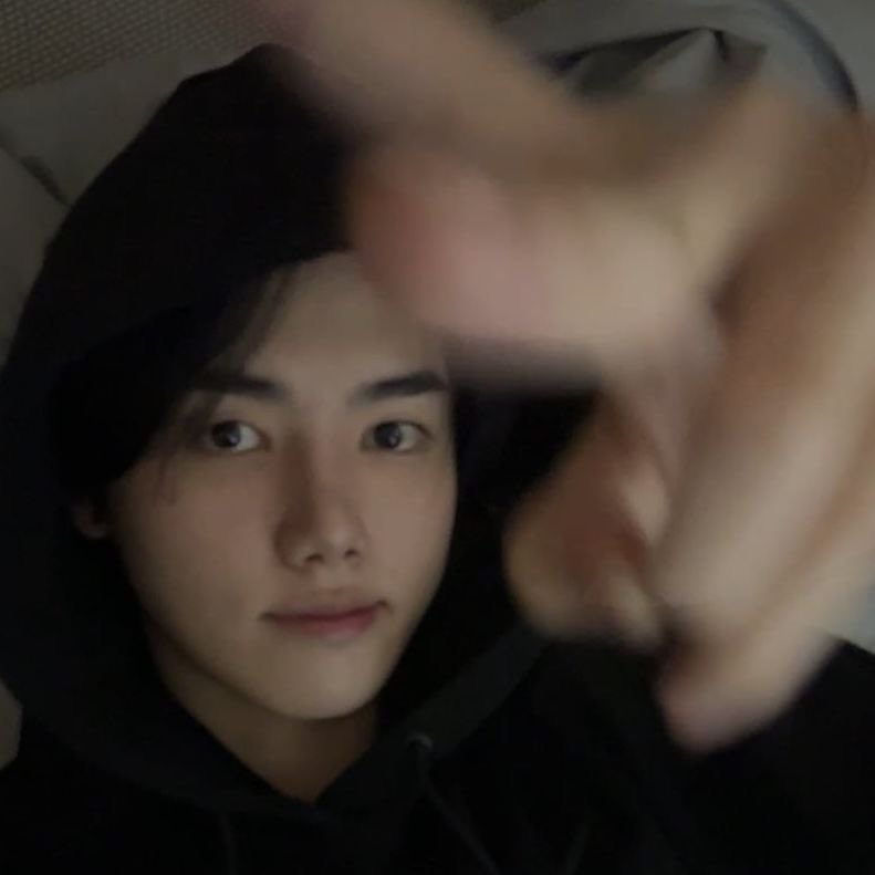 keuluvity's tweet photo. i like this genre of minhee or whatever https://t.co/CrrLQm1GGi