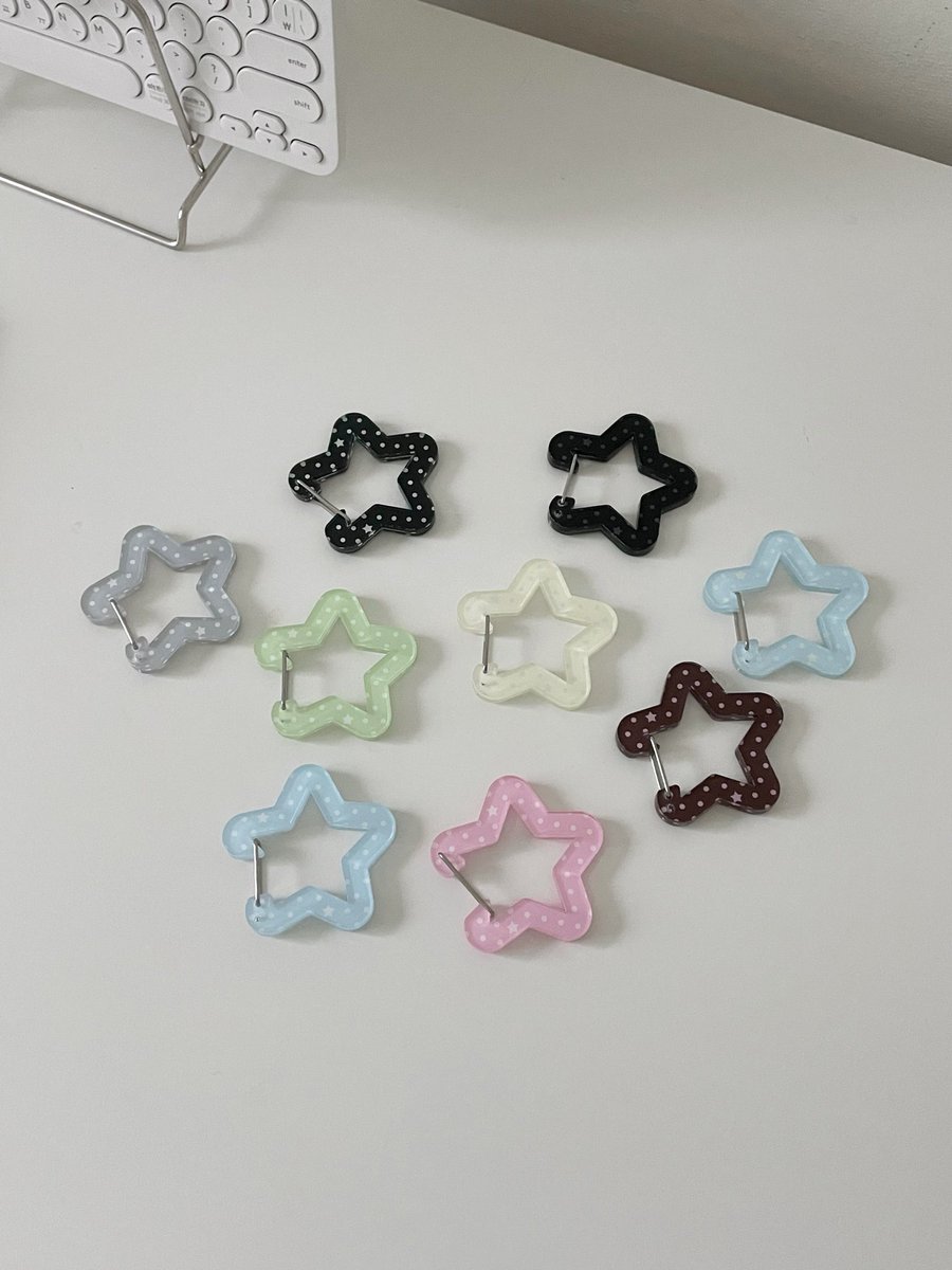 ssuuging's tweet photo. 카라비너 왔는데 넘넘 맘에 듦 // 부낗

색상별로 하나씩 주문했는데 업체에서 여분으로 그레이를 하나 더 보내주셨더라고요 ! 

이 글 알티해주시는 1분께 그레이 색상 보내드릴께요옷 https://t.co/pDDNf1fuJQ