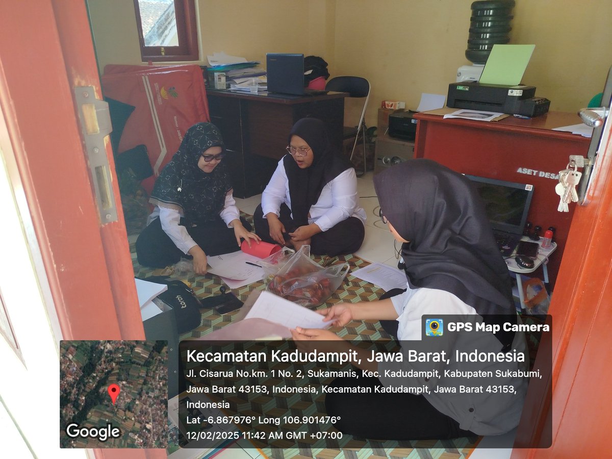 ncisriMuly's tweet photo. Rabu (12/02/2025), Sri Mulyani, Luhkan Kab. Sukabumi, Memfasilitasi Perbaikan Proposal Pengajuan Bantuan Induk Komet di Pokdakan Bina Mekar Ds Sukamanis Kec.Kadudampit #giatluhkansatminkalbogor #skbmi #aktivitas@brpbatpp_bogor@pusluh_bppsdm@bppsdm_kp https://t.co/tFjYKhmaho