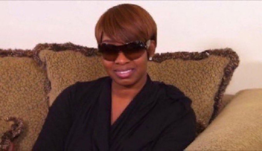 Okay, if you’re the white person that has that one black friend or any other minority friend, please stop bringing them around your racists family, especially if you know your mom or grandparents are “that way” #RHOBH