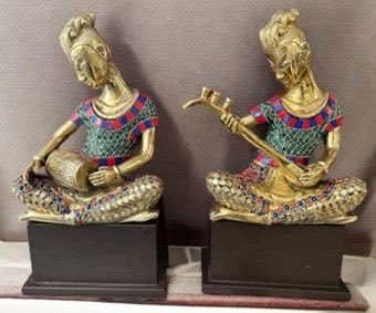 RitamAppKannada's tweet image. PM ⁦Narendra Modi&apos;s⁩ gifts for French President and First Lady

ಪ್ರಧಾನಿ ಮೋದಿ ಅವರು ಫ್ರಾನ್ಸ್‌ ಪ್ರವಾಸದ ವೇಳೆ ಛತ್ತೀಸ್‌ಗಢದ ಡೋಕ್ರಾ ಕಲಾಕೃತಿ ಮತ್ತು ರಾಜಸ್ಥಾನದ ಬೆಳ್ಳಿ ಅಲಂಕಾರಿಕ ಕನ್ನಡಿಯನ್ನು ಫ್ರಾನ್ಸ್‌ ಅಧ್ಯಕ್ಷರಿಗೆ ಹಾಗೂ ಅವರ ಪತ್ನಿಗೆ ಉಡುಗೊರೆಯಾಗಿ ನೀಡಿದರು.

#PMModiInFrance #PMModiInParis #France