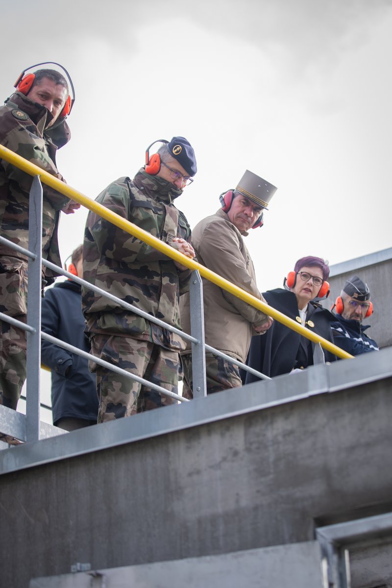 FierEtVaillant's tweet image. Démonstration de combat en zone urbaine à l'occasion de l’inauguration du MASTTAC en présence du général Canitrot et d’élèves sous-officiers de l’ENSOA !

#fieretvaillant #infanterie #9ebima
@armeedeterre @ArmeesNoA 

Devenez Bison !

126ri.recrutement.fct@intradef.gouv.fr