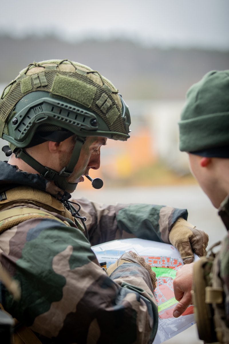 FierEtVaillant's tweet image. Démonstration de combat en zone urbaine à l'occasion de l’inauguration du MASTTAC en présence du général Canitrot et d’élèves sous-officiers de l’ENSOA !

#fieretvaillant #infanterie #9ebima
@armeedeterre @ArmeesNoA 

Devenez Bison !

126ri.recrutement.fct@intradef.gouv.fr