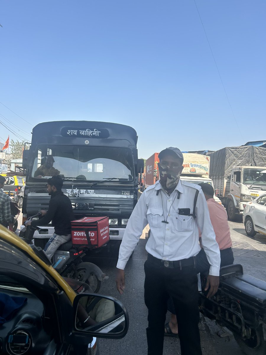 tejas_vp's tweet photo. 🚨 Just witnessed a BMC vehicle coming from the wrong side! 🚧 It's not just a traffic nuisance; it's a safety hazard for everyone on the road. 🚗💨 Please, let's prioritize road safety and follow traffic rules! #RoadSafety #BMC #TrafficAwareness
@mybmc @MumbaiPolice https://t.co/2u8qrOX1k2