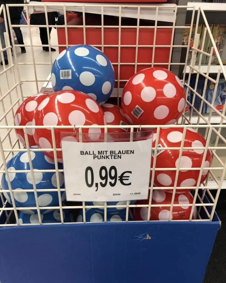 Liebe Genossen und Genossen, 

gestern war ich im #KaDeWe auf der Suche nach der blauen Haarfarbe für Margot.

Mittlerweile hat der #Fachkräftemangel auch die Spielwarenabteilung erreicht!

Mit sozialistischem Gruß 
Erich Honecker