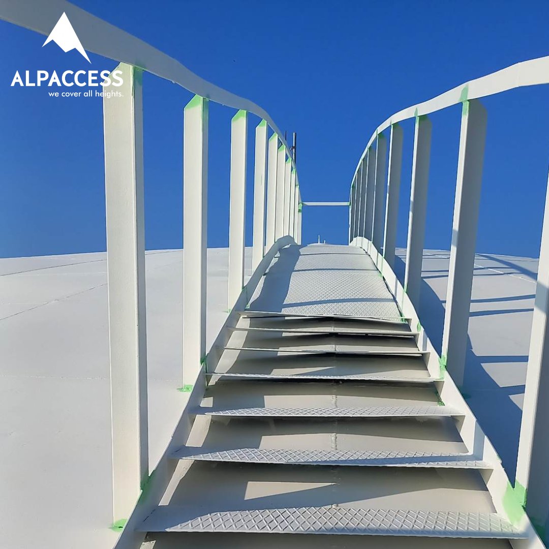 Access area to the top of a tank!
We coated hidden and hard-to-reach areas. Stripe coating of those areas makes it possible to apply an even thickness and ensures compliance with the project specification.